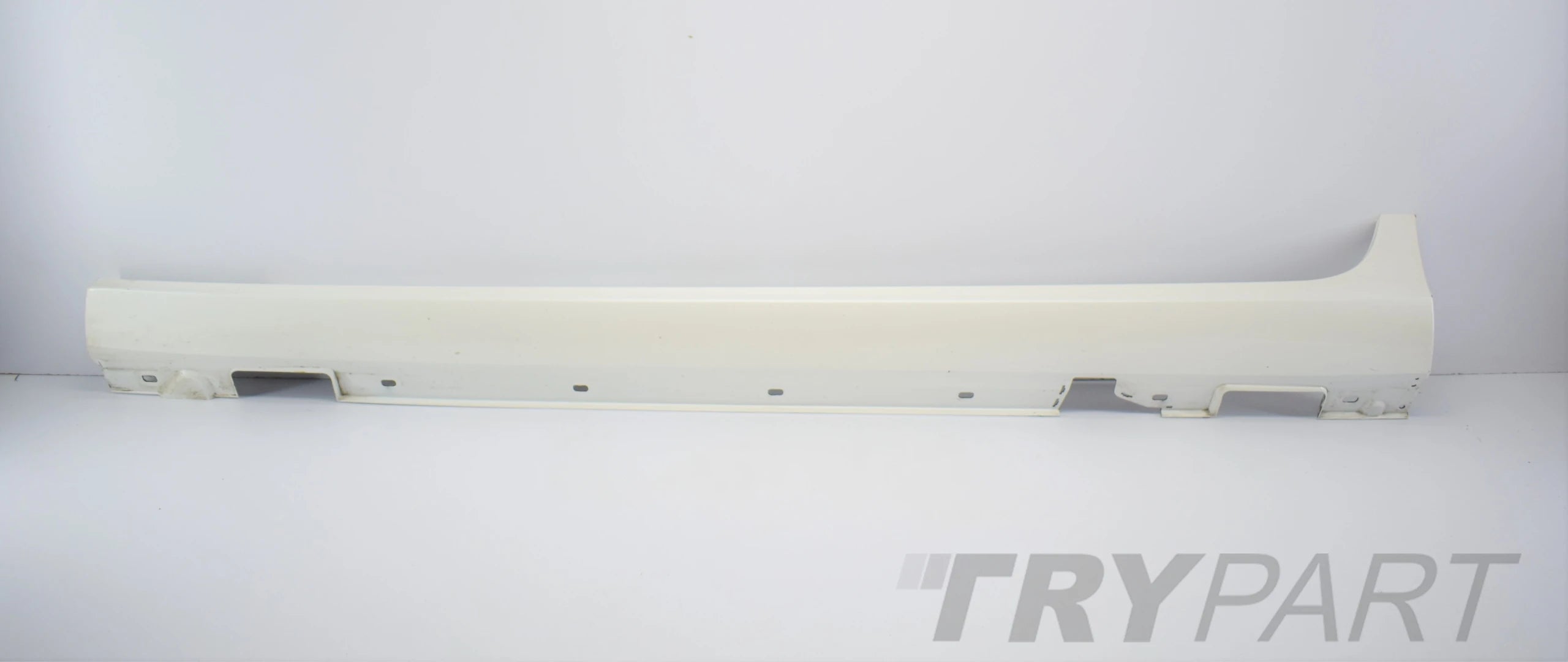 MERCEDES CLS W218 LEFT SILL STRIP ORG