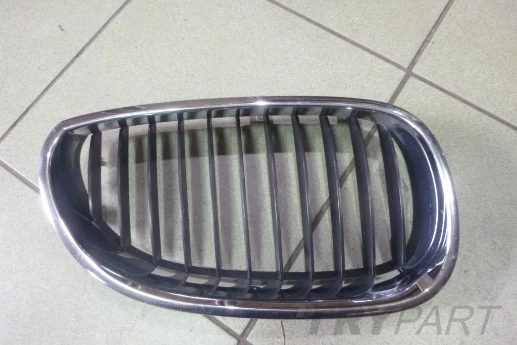BMW 5 E60 E61 Right Kidney Grille