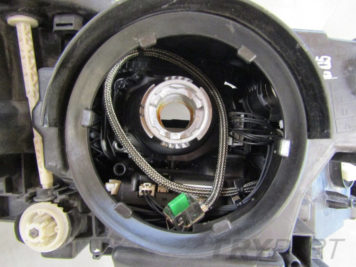 SKODA SUPERB 3 III 3V1 XENON HEADLIGHT, SWIVELING, LEFT SIDE, 2015-2019