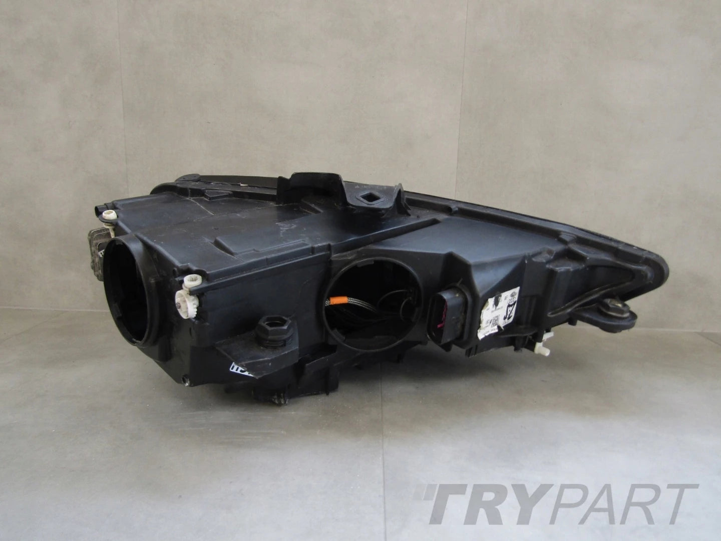 Audi A3 8V 12-16 LH Xenon Headlight 8V0941005C