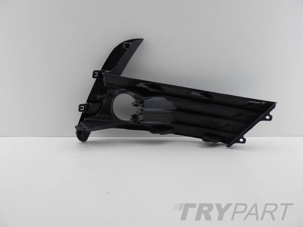 TOYOTA COROLLA E16 FRONT BUMPER GRILLE