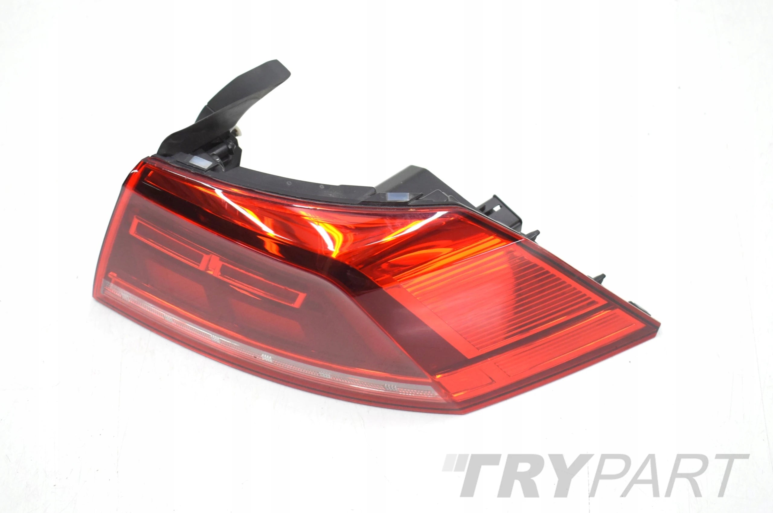 VW PASSAT B8 3G5 LAMP RIGHT REAR SEDAN ORG EU 3G5945096E