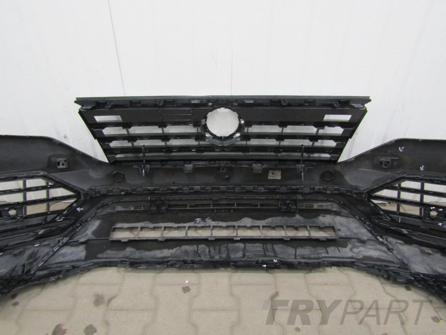 Front Bumper VW Touareg 3 III 760 18-
