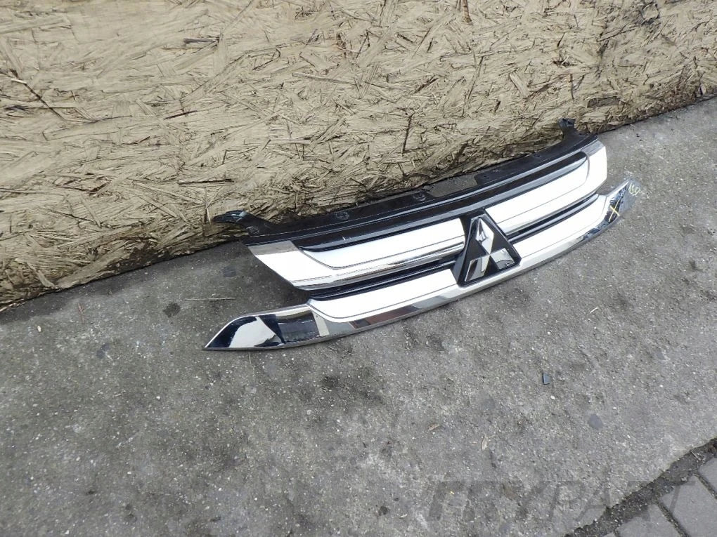 MITSUBISHI OUTLANDER III LIFT 15- Grille Trim
