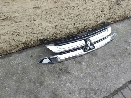 MITSUBISHI OUTLANDER III LIFT 15- Grille Trim