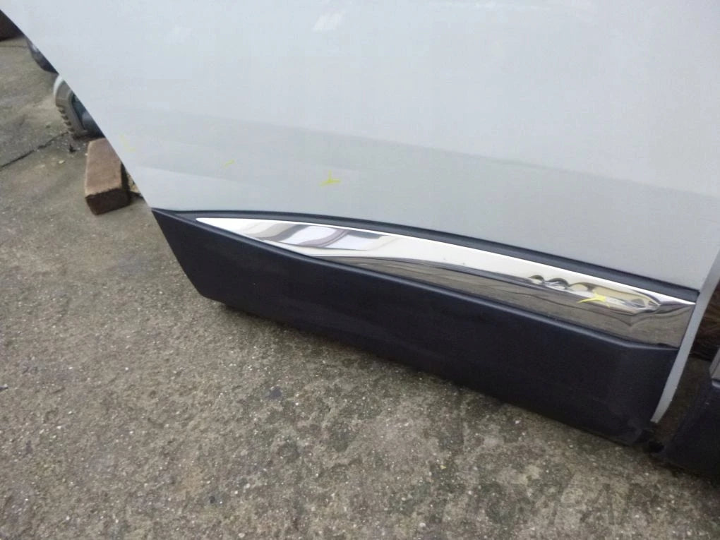 PEUGEOT 5008 16- Front Right Door Rear