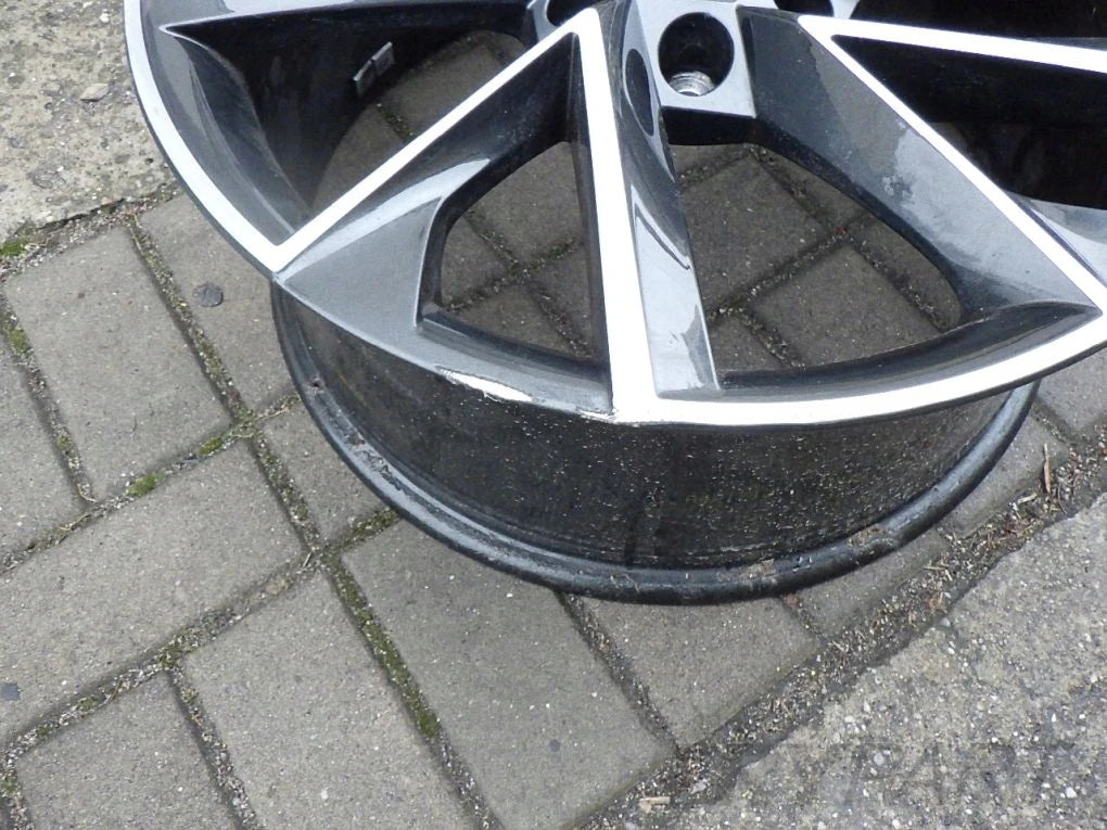 SKODA KAROQ 57A 5x112 8J x 19 H2 ET45 57A601025R aluminum rim
