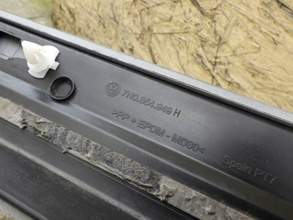 VW SHARAN 7N 10- Rear Left Door Molding