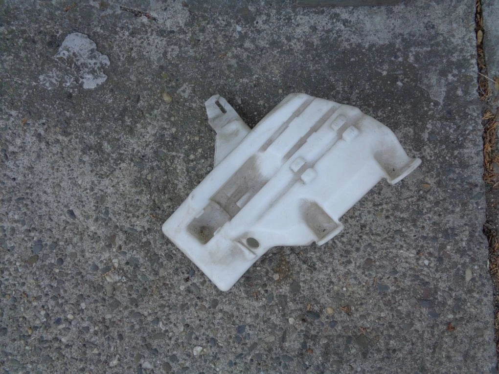 OPEL INSIGNIA windshield washer fluid reservoir