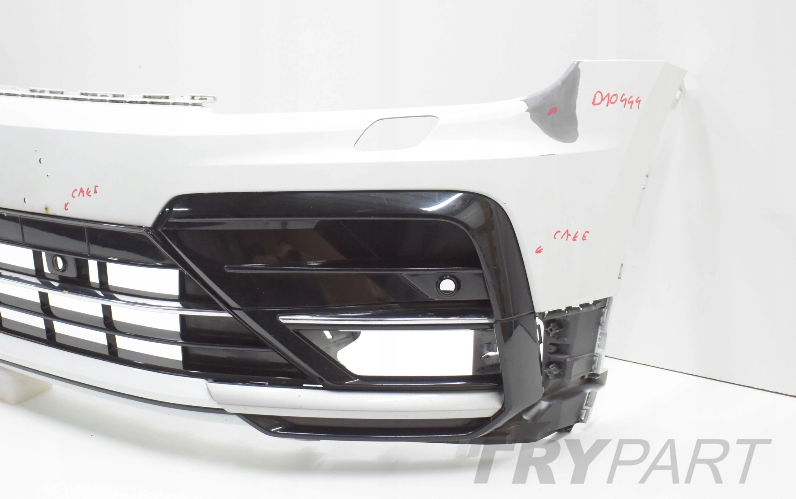 VW TIGUAN II 5NA R LINE FRONT BUMPER ORG + GRILLES