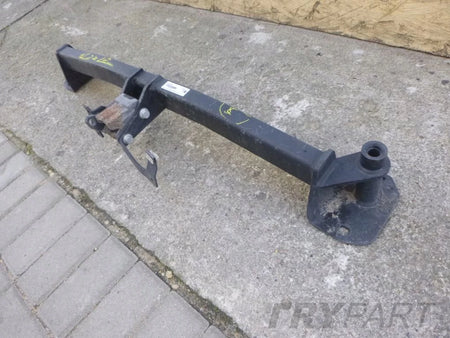 MINI COOPER COUNTRYMAN F60 Tow Hitch