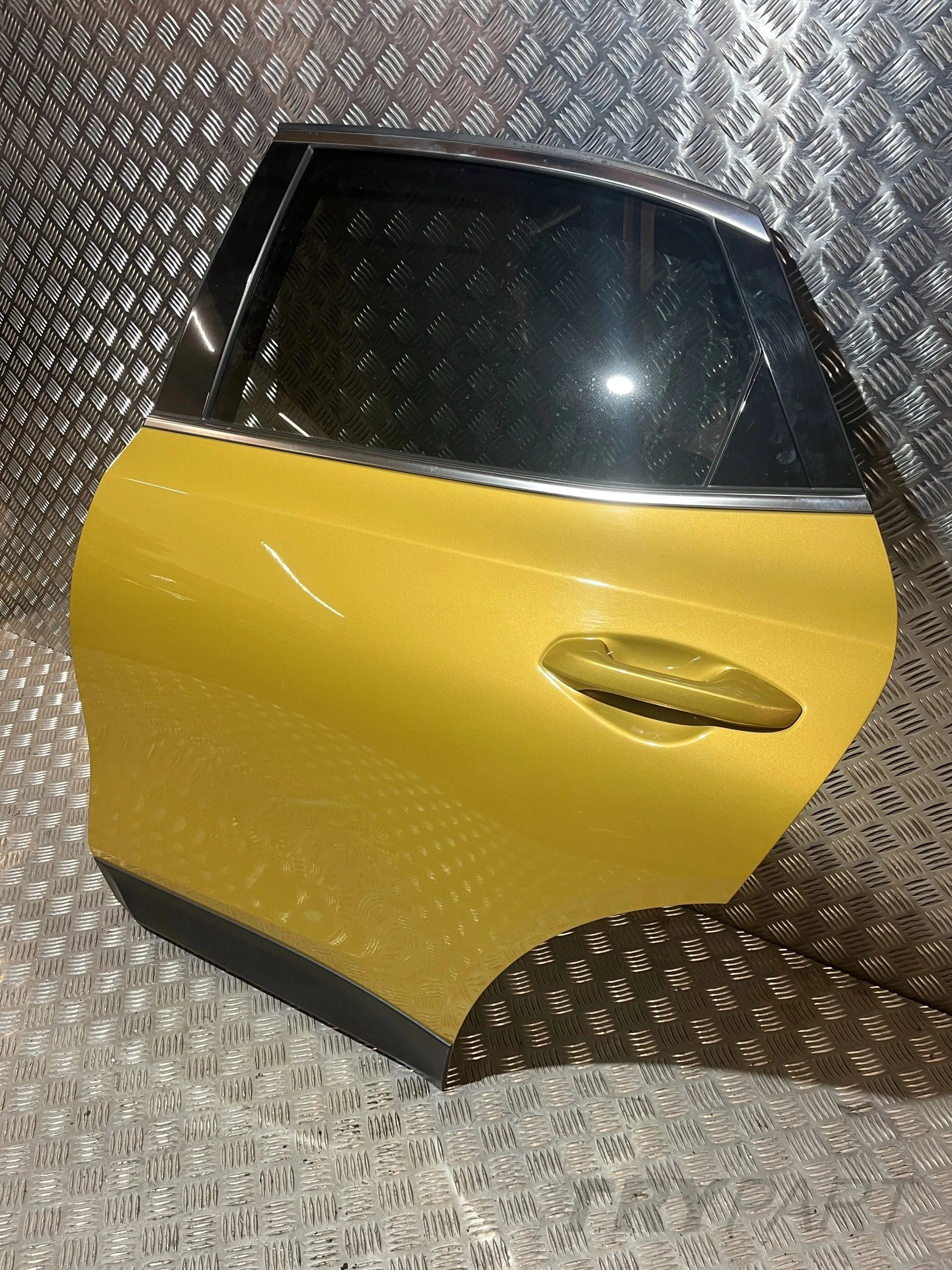 LEFT REAR DOOR KIA XCEED 19- YQM YQ