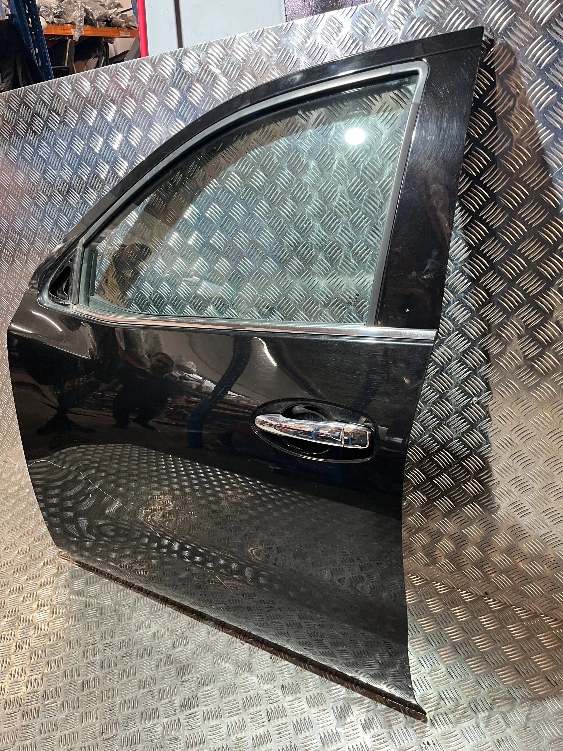 LEFT FRONT DOOR NISSAN NAVARA NP300 D23 15- GN0