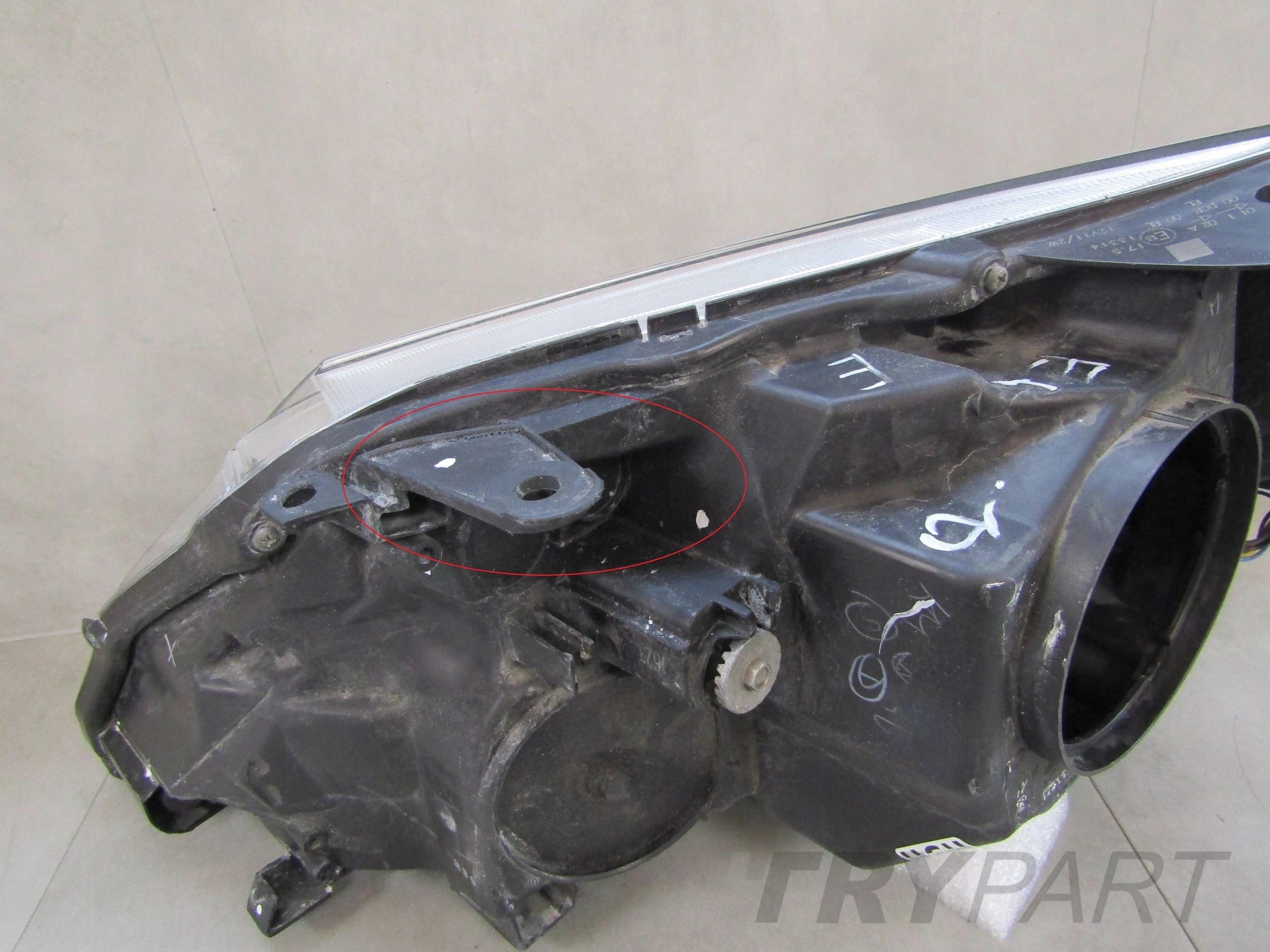 HEADLIGHT TOYOTA AVENSIS T27 LIFT 11-15 XENON SWIVEL RH 10000-17687