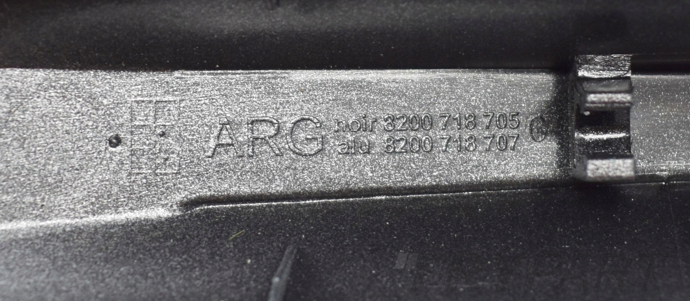 RENAULT CLIO III 3 LEFT ROOF RACK COVER CAP
