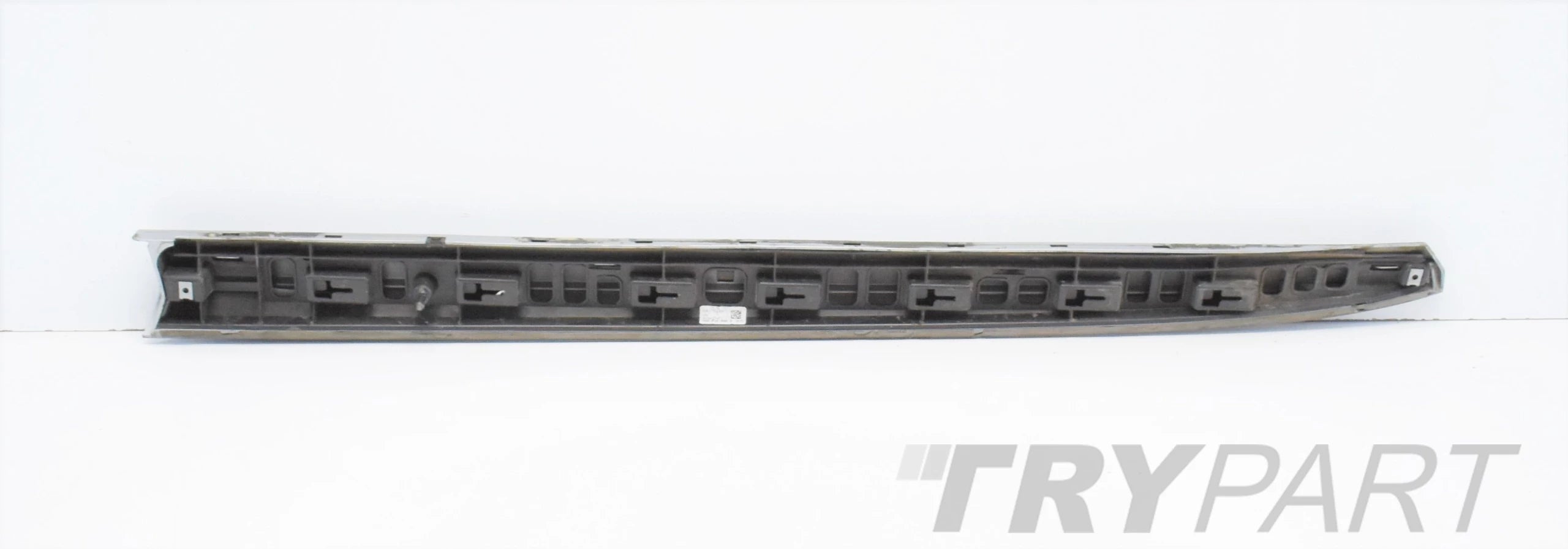 VW ARTEON 3G8 RIGHT FRONT DOOR TRIM CHROME ORG