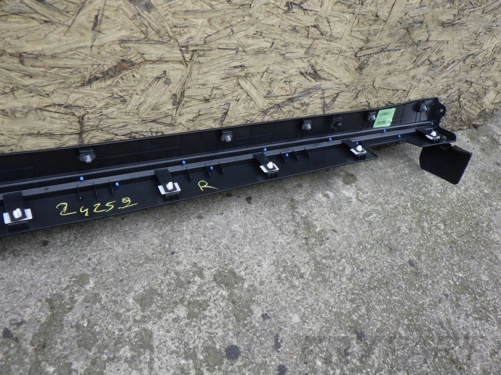 KIA SPORTAGE V 5 2021- Right Sill Strip