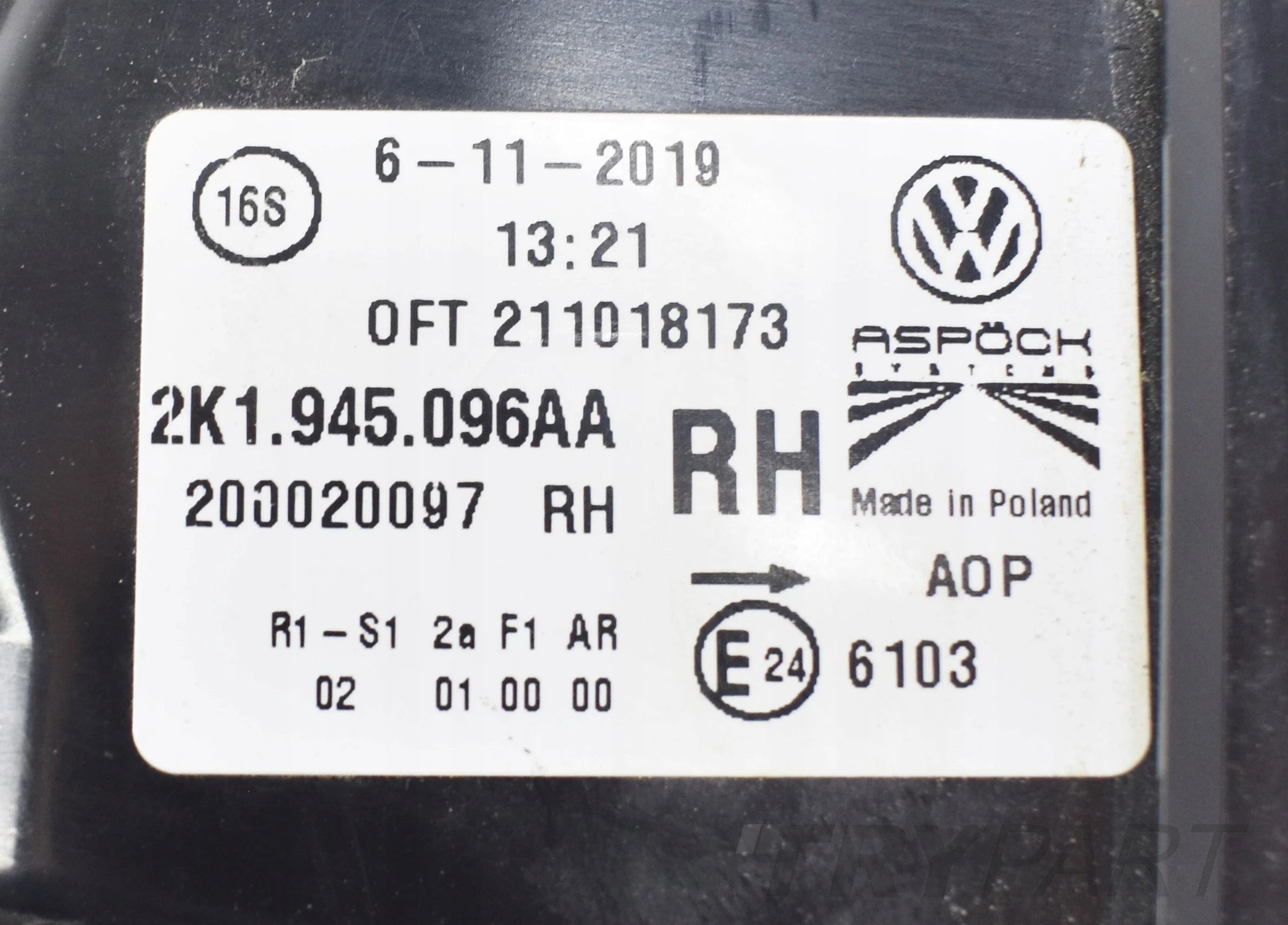 VW CADDY LIFT 2K1 RIGHT REAR TAIL LIGHT ORG EU