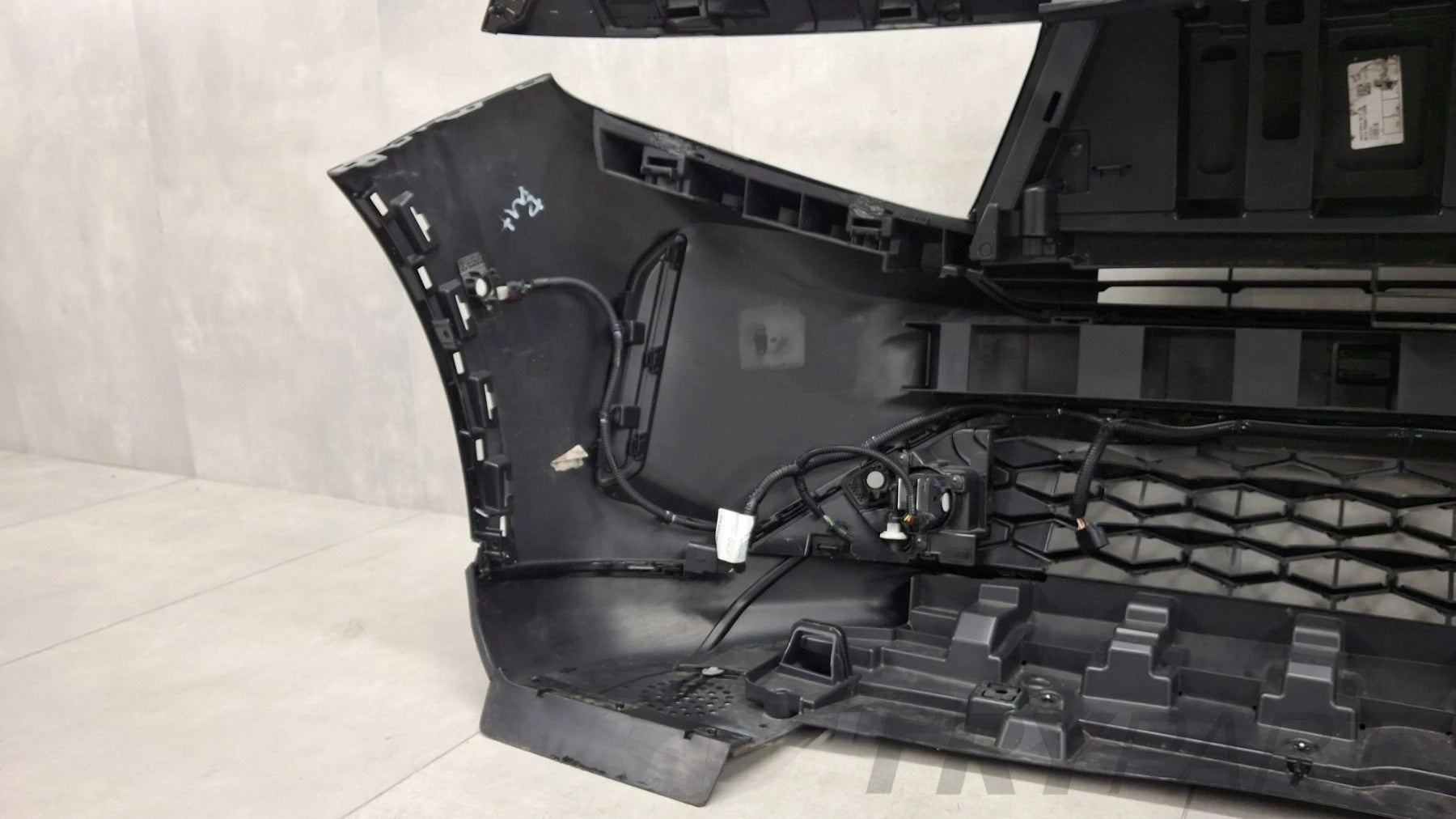 Front bumper for Opel Frontera C 24- includes fog lights and wiring harness