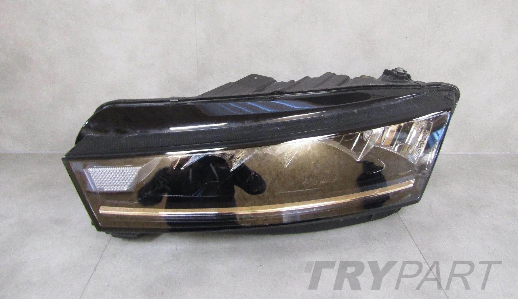 FRONT HEADLIGHT SKODA OCTAVIA IV LED 19-24 LH LEFT