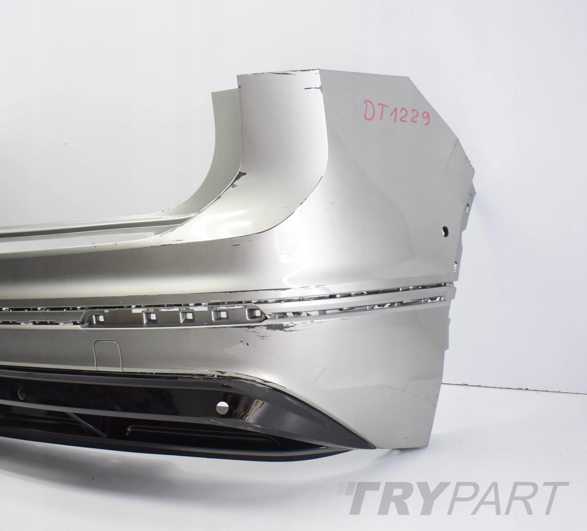 VW TIGUAN II 5NA R LINE REAR BUMPER SUPER CONDITION ORG