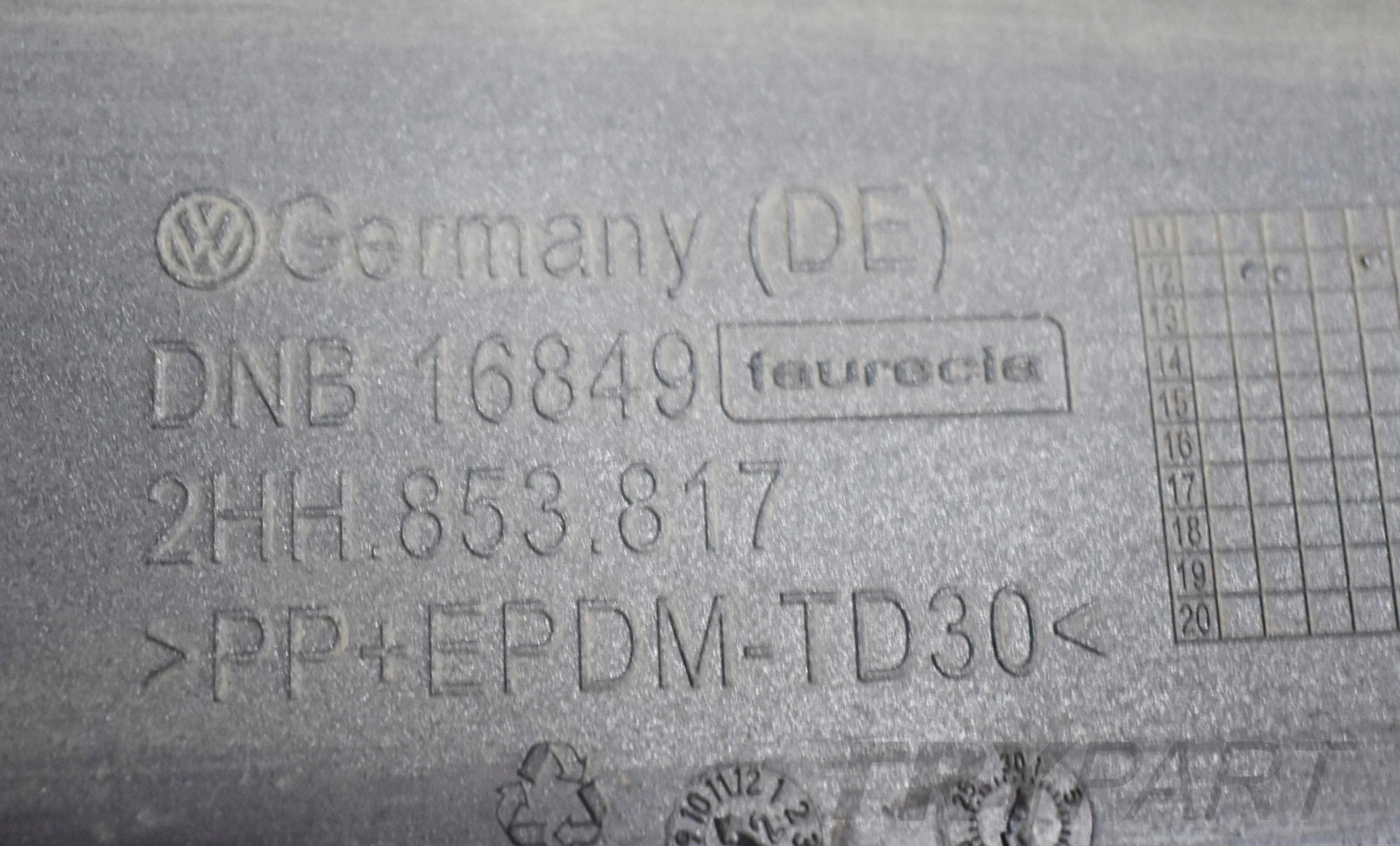 VW AMAROK 2HH REAR LEFT FENDER TRIM ORIGINAL