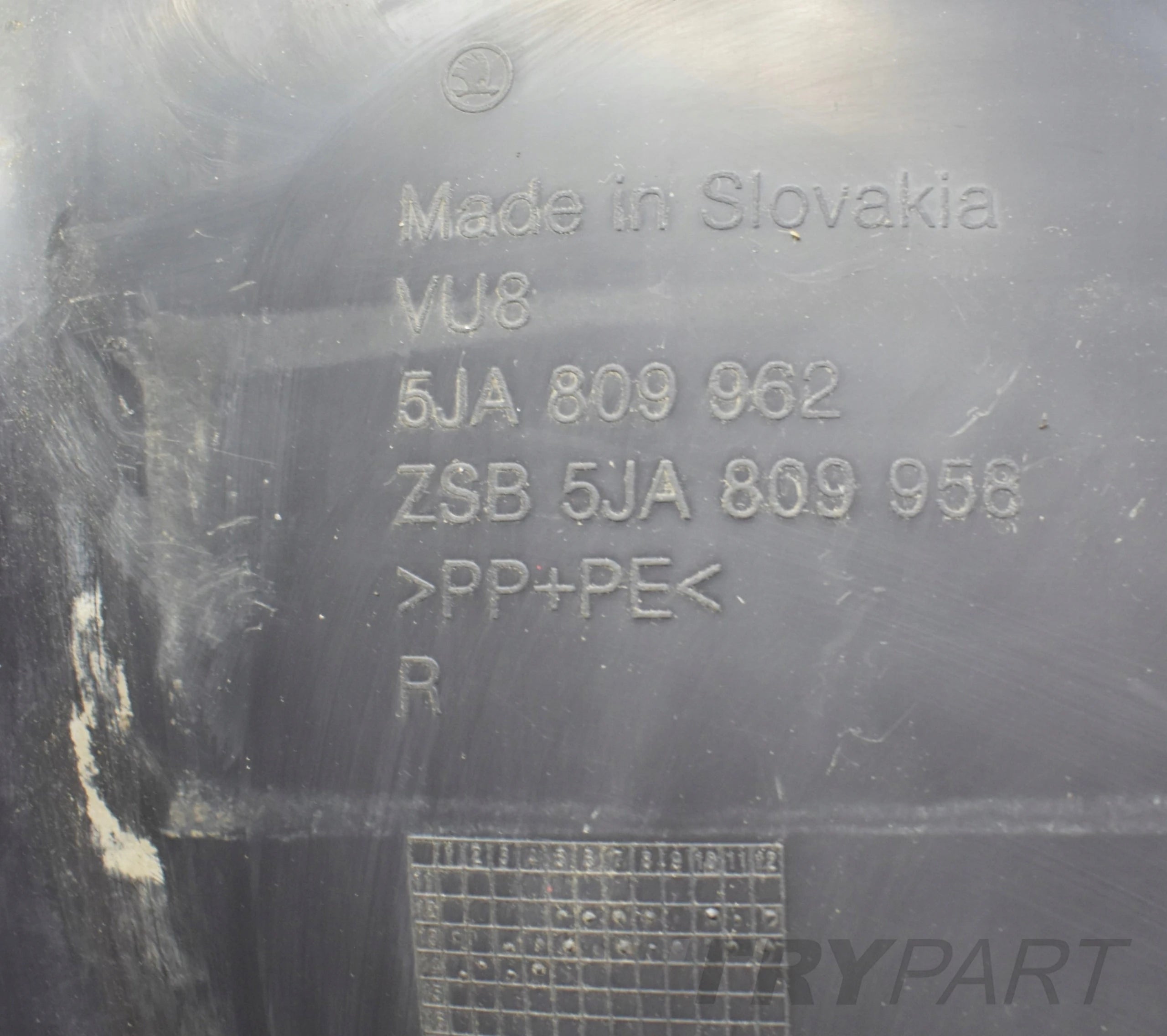 SKODA RAPID 5JA FRONT RIGHT FENDER ORG