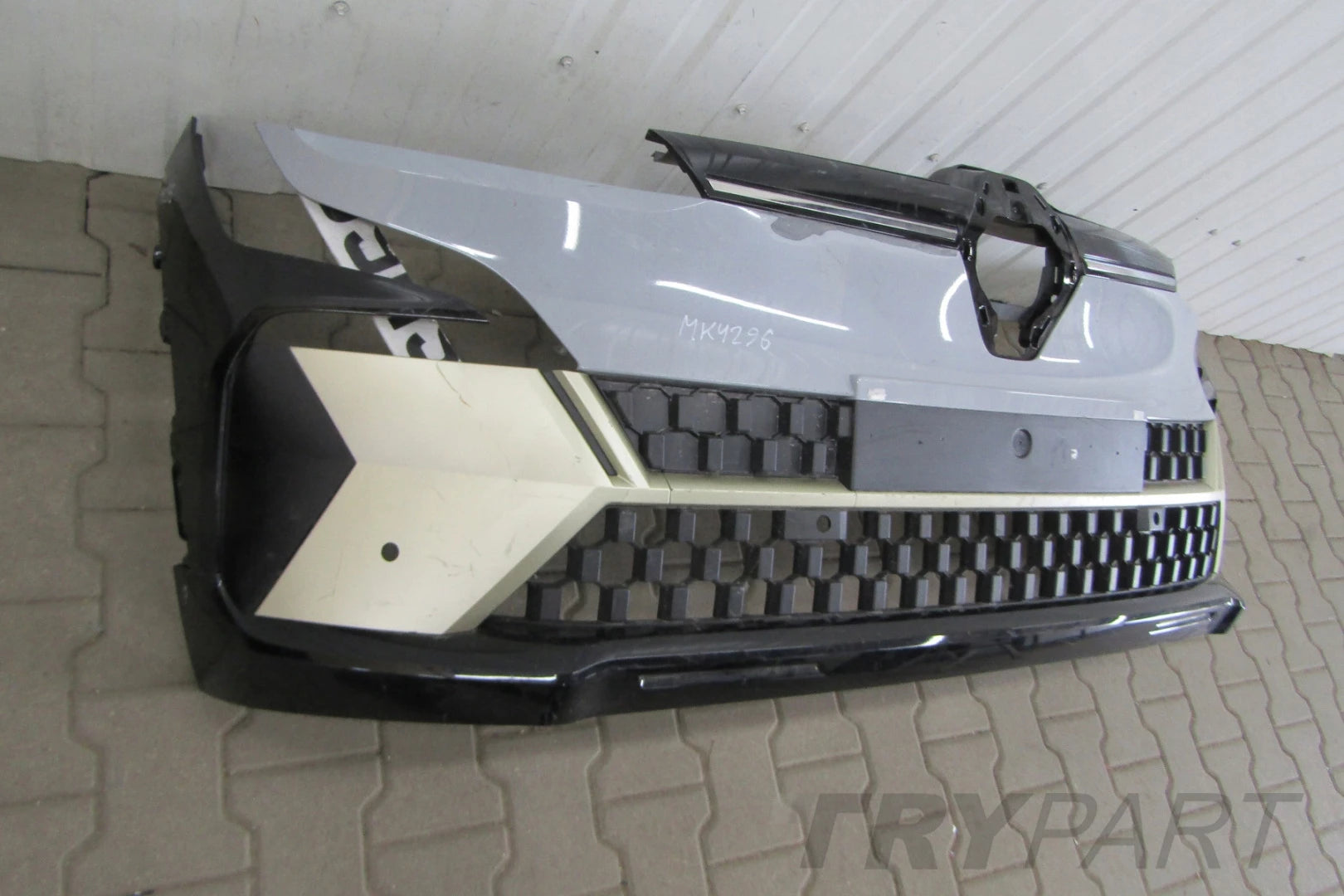 Front Bumper RENAULT MEGANE 5 E-TECH 22-
