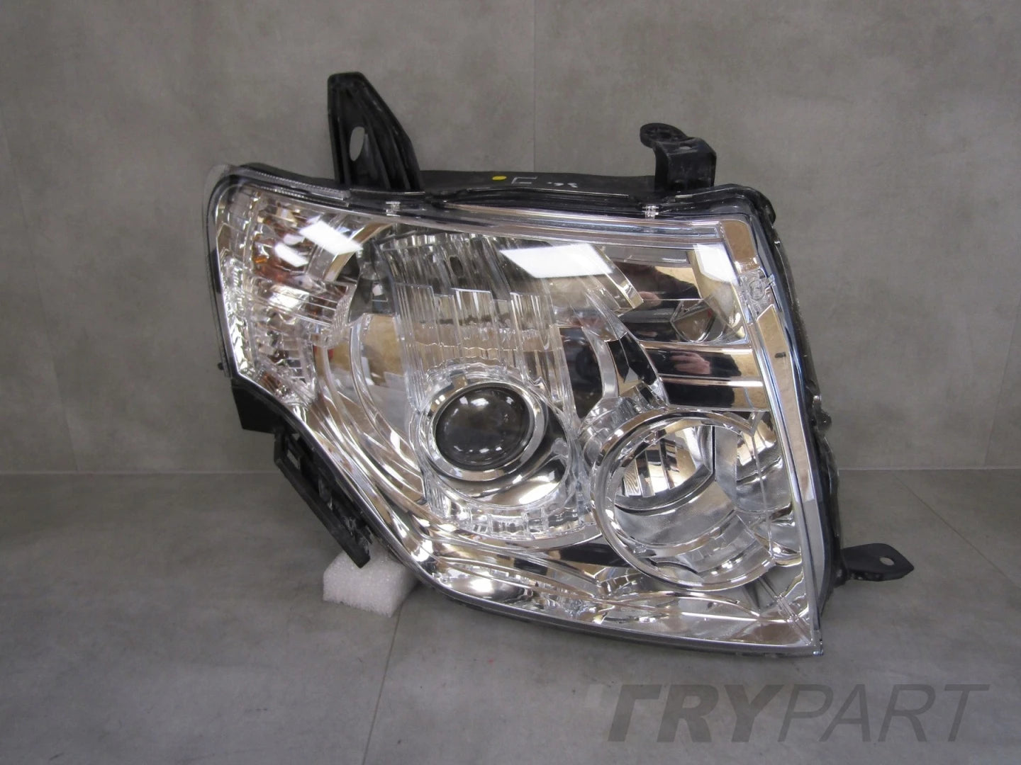 HEADLIGHT MITSUBISHI PAJERO IV 4 06- XENON NON-ROTATABLE RH RIGHT