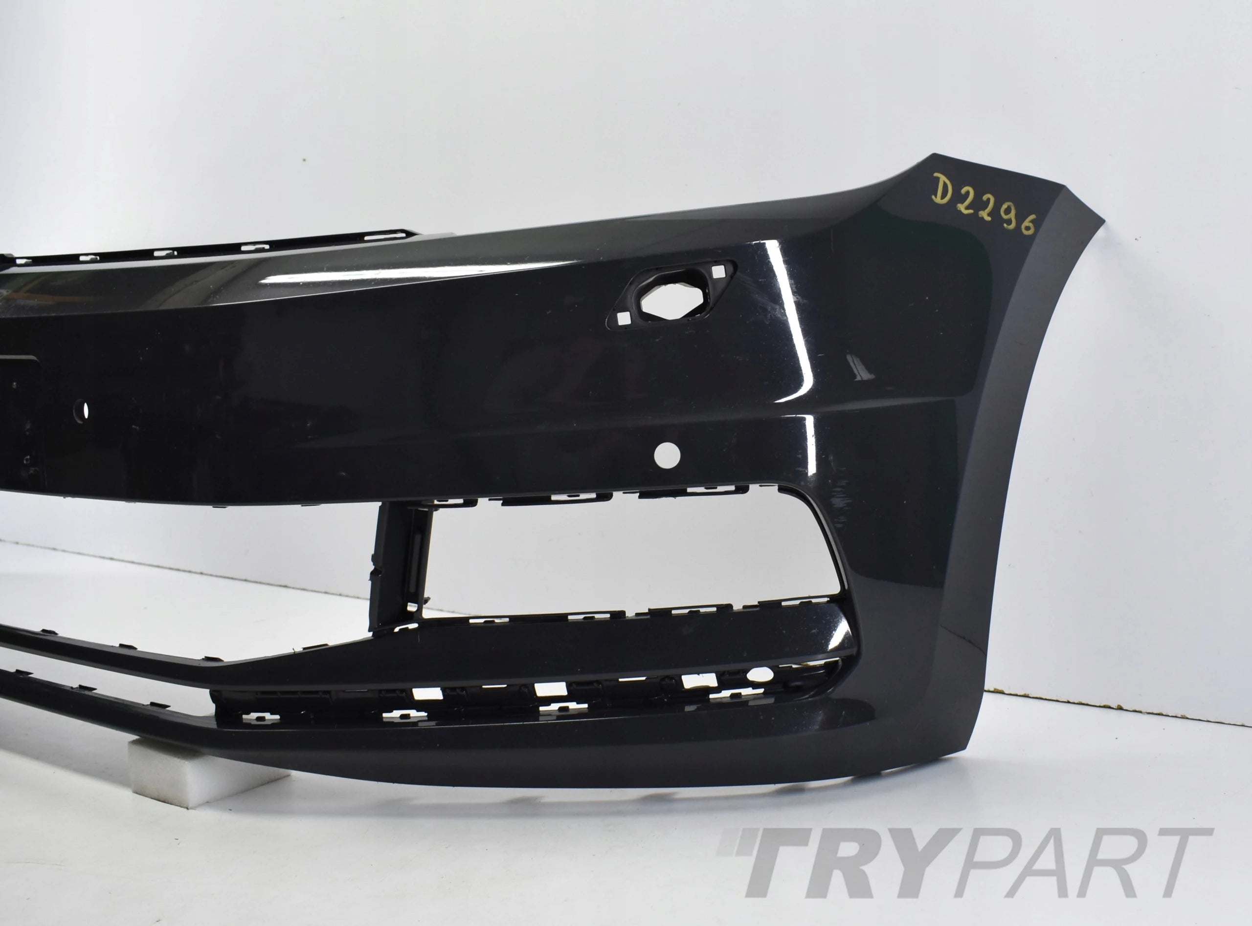 VW TOURAN III 5TA FRONT BUMPER EXCELLENT CONDITION