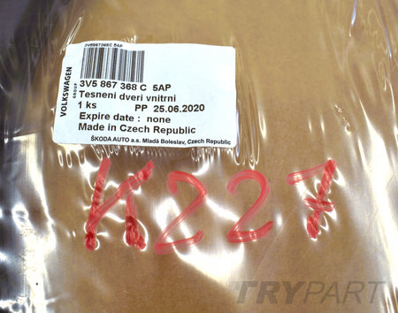 SKODA SUPERB III 3V5 RIGHT REAR DOOR SEAL NEW ORG SEDAN