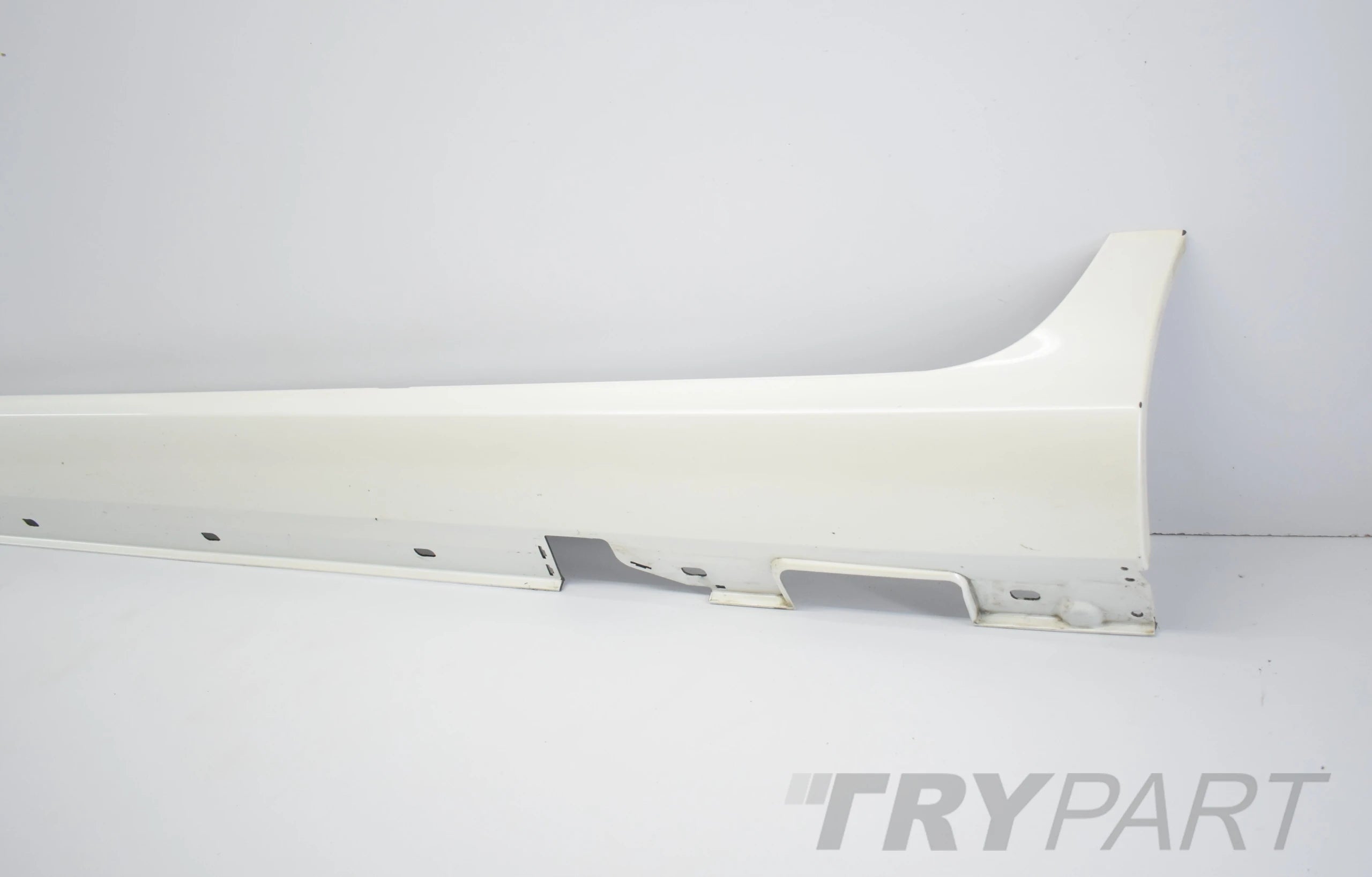 MERCEDES CLS W218 LEFT SILL STRIP ORG