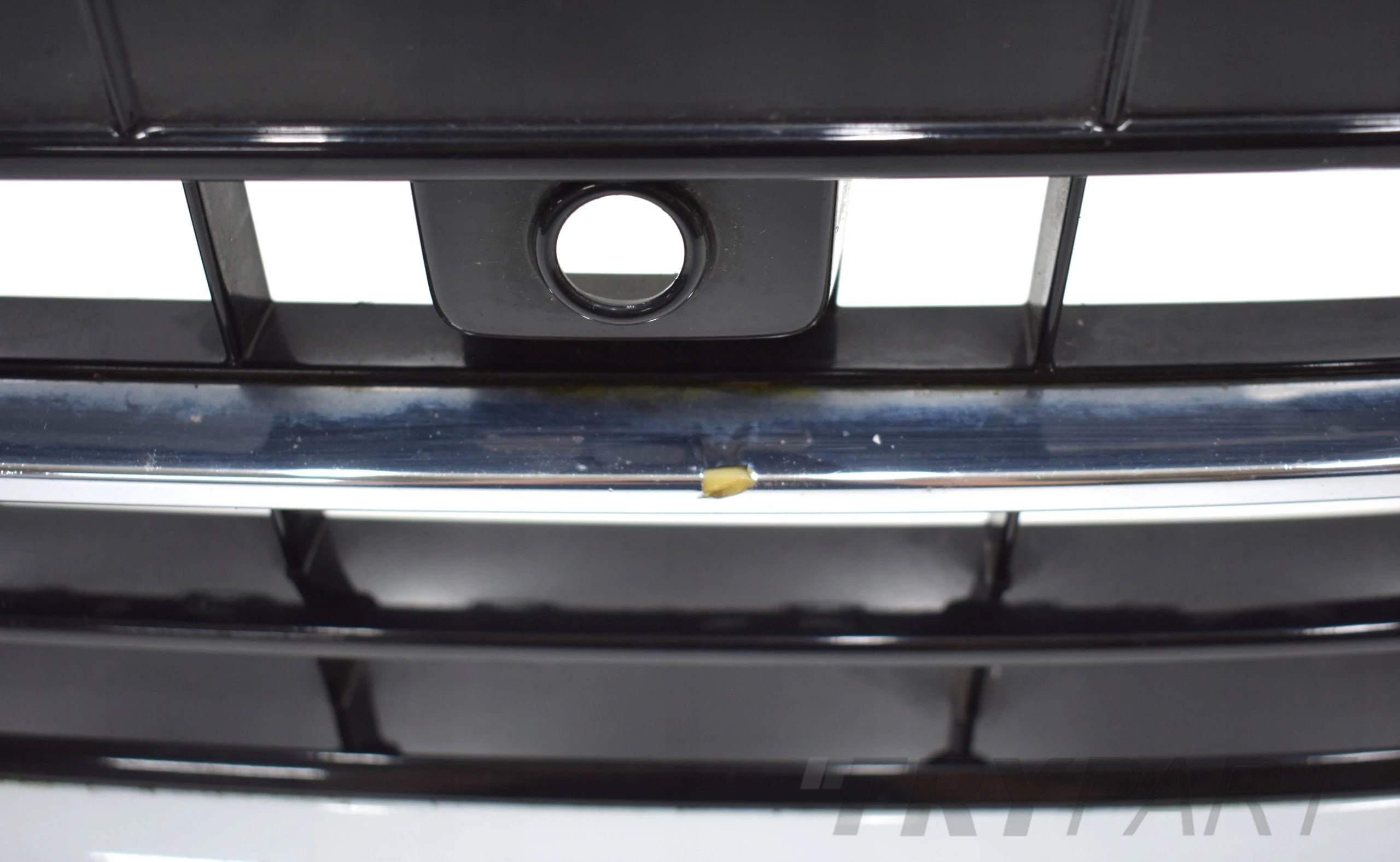 VW TIGUAN II 5NA R LINE FRONT BUMPER ORG + GRILLES