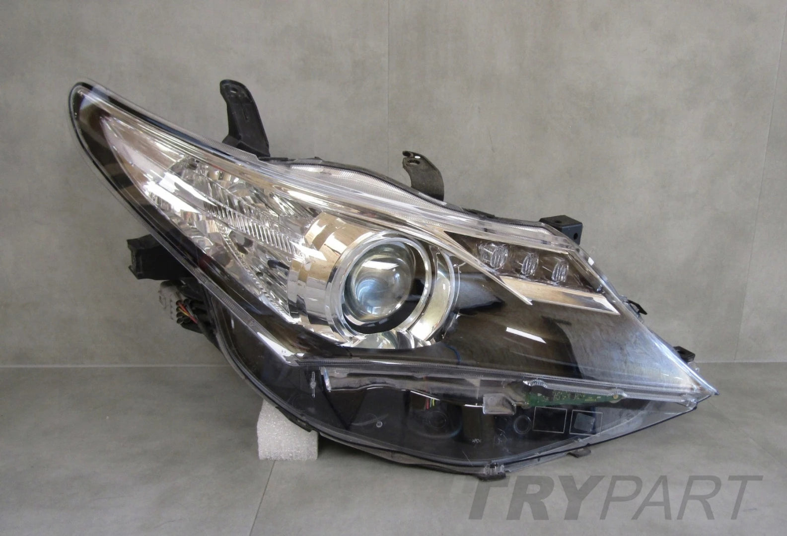 Headlight Toyota Auris II 2 REGULAR LENS WITH LED 12-15 RH RIGHT 81110-02