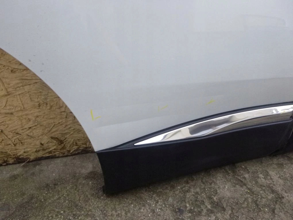 PEUGEOT 5008 16- Front Right Door Rear