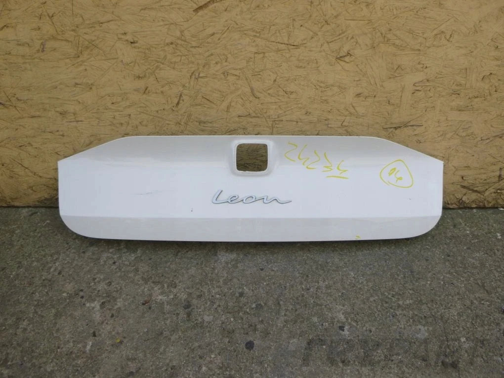 SEAT LEON IV 5FE rear flap bezel