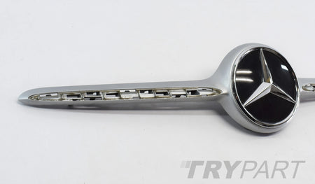 A CLASS W117 RADIATOR GRILLE EMBLEM CHROME BUMPER