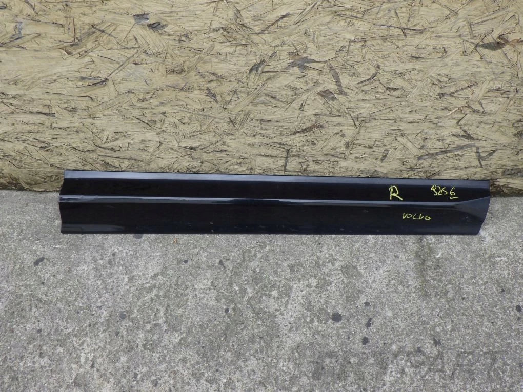 VOLVO XC60 II 17- Right Front Door Molding