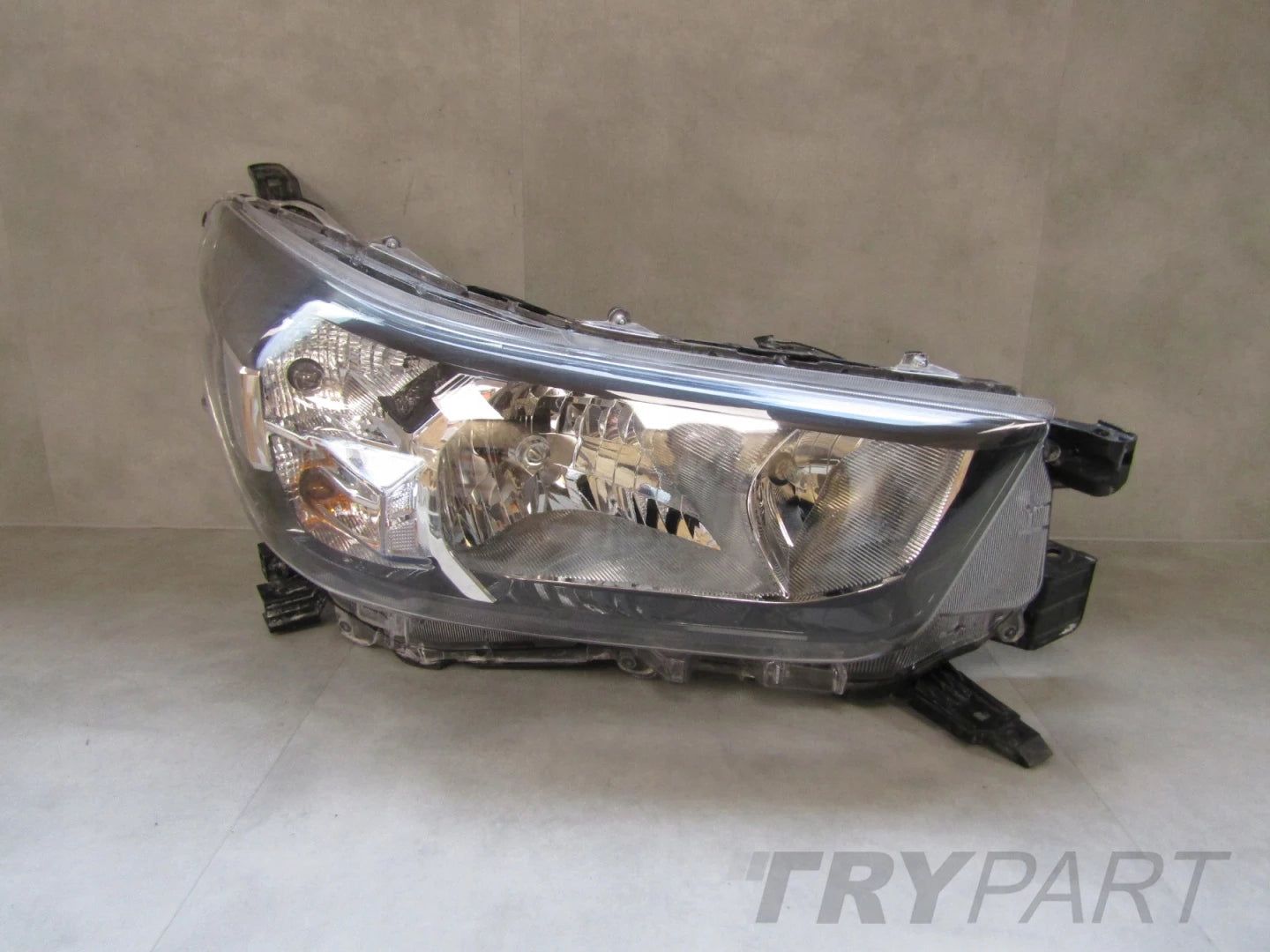 FRONT LAMP TOYOTA HILUX 8 VIII LIFT STANDARD 20- RH