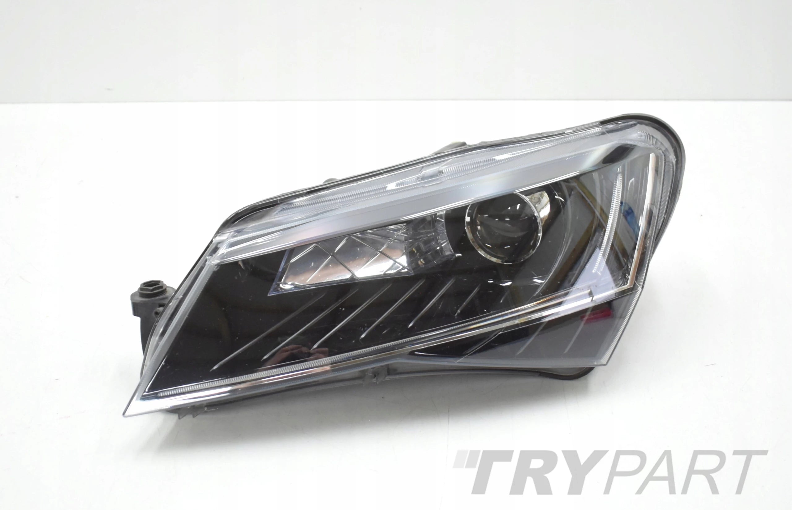 SKODA SUPERB III 3V LEFT FRONT HEADLIGHT ORG EU 3V1941015B