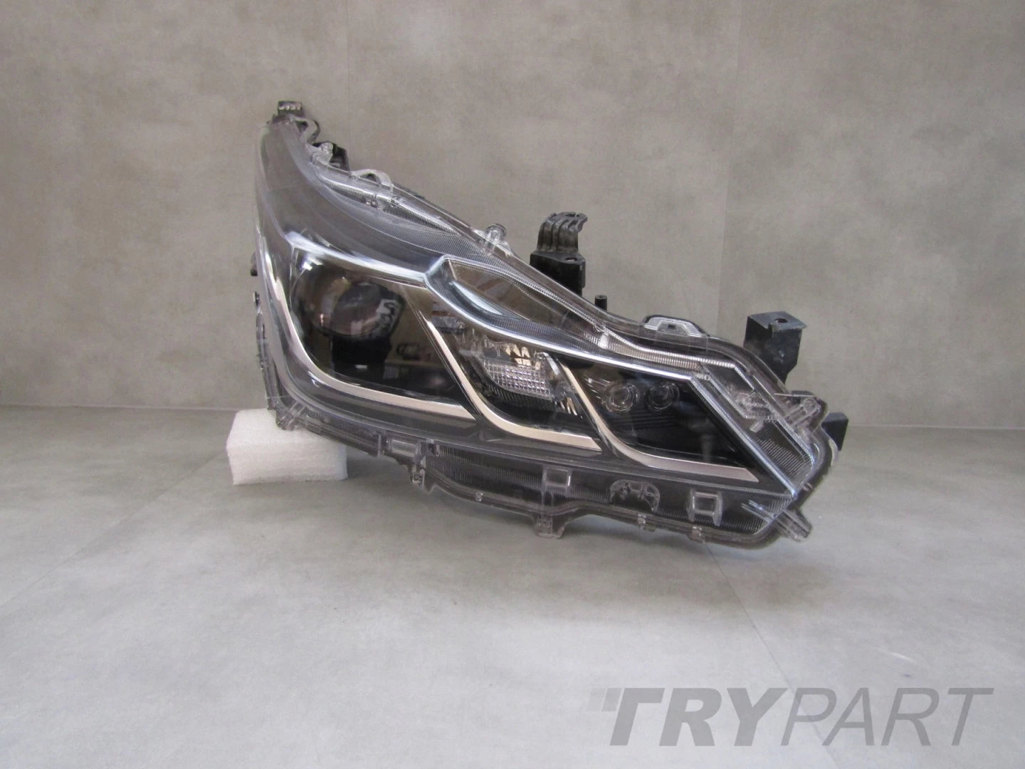 HEADLIGHT TOYOTA COROLLA E21 SEDAN STANDARD LENS 18- RH 8111002T31-00