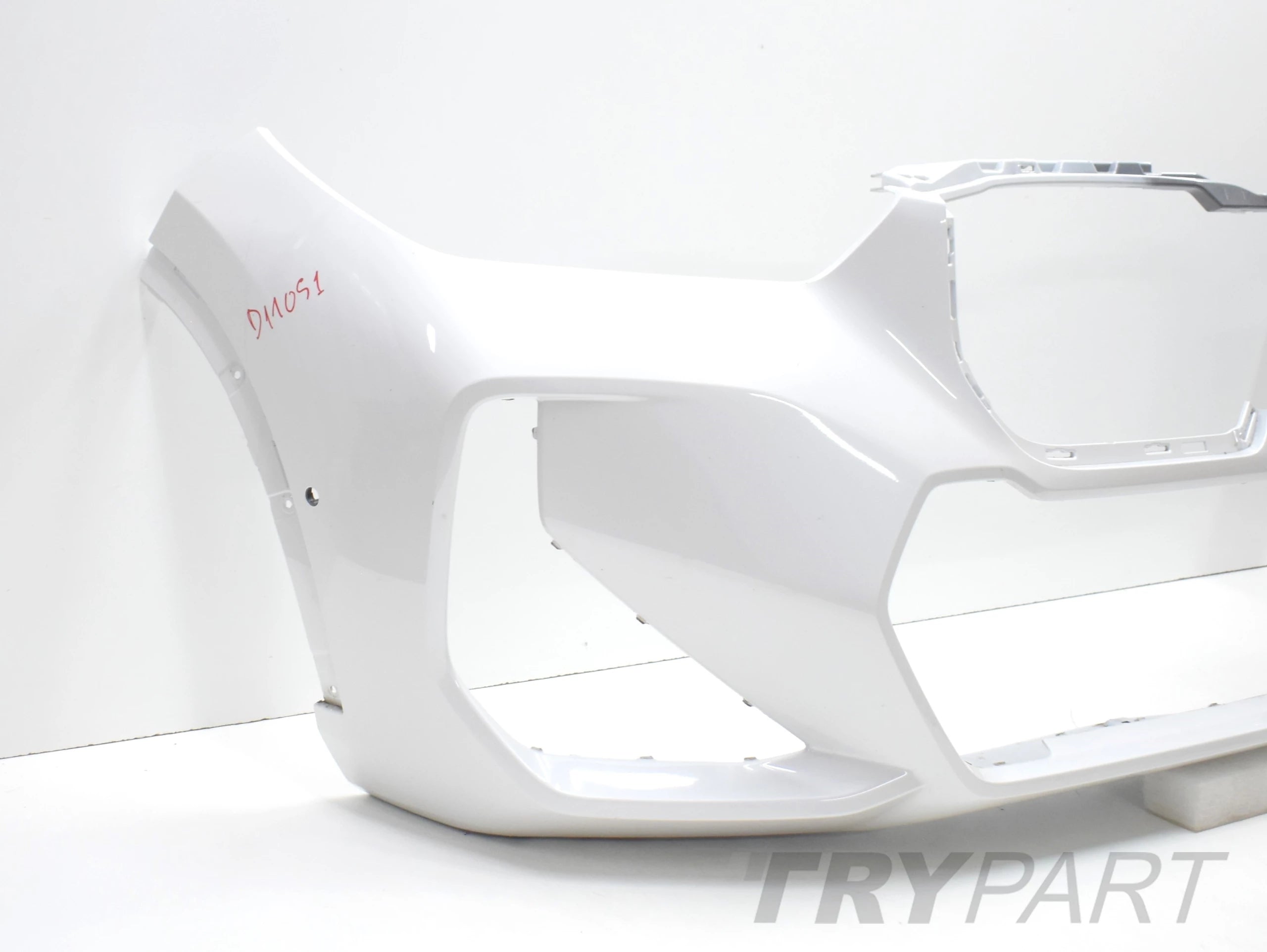 BMW X1 U11 M PACKAGE FRONT BUMPER ORG + GRILLE