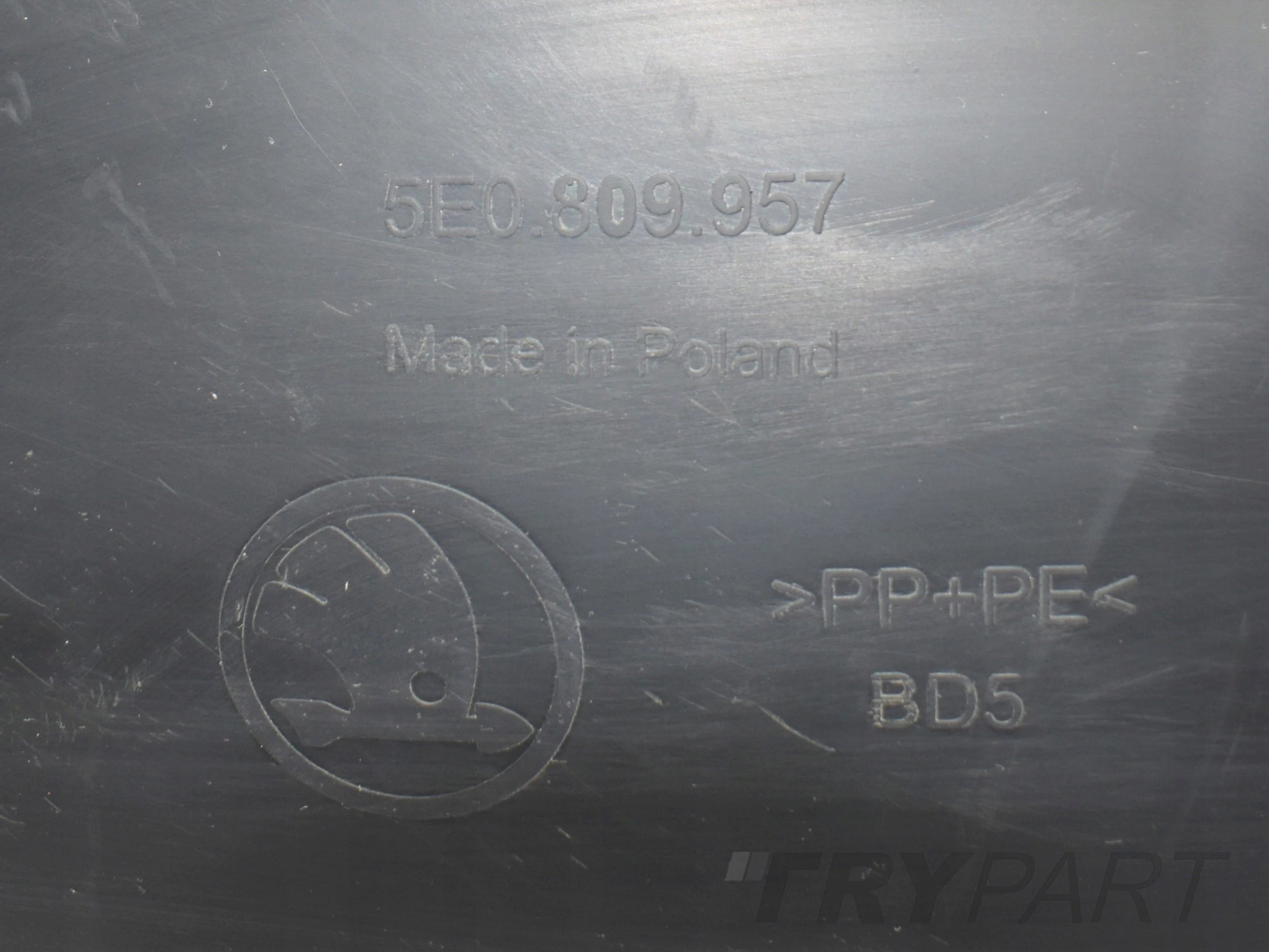SKODA OCTAVIA 3 III 5E0 LEFT FRONT FENDER CLADDING!