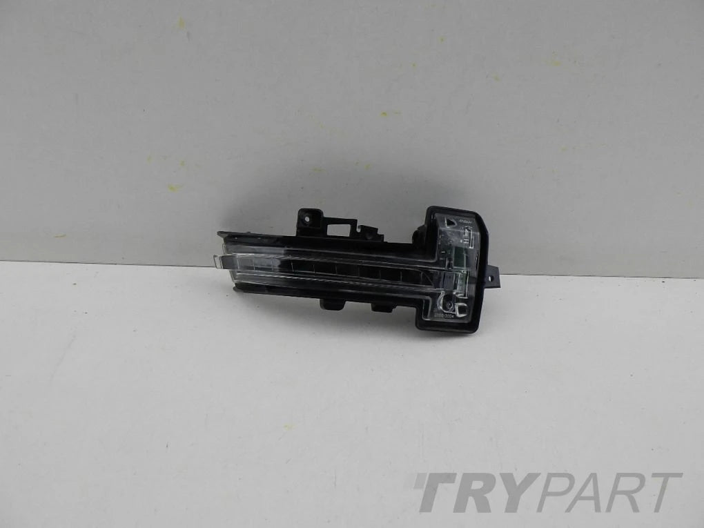 NISSAN JUKE II F16 QASHQAI III J12 Right Mirror Turn Signal
