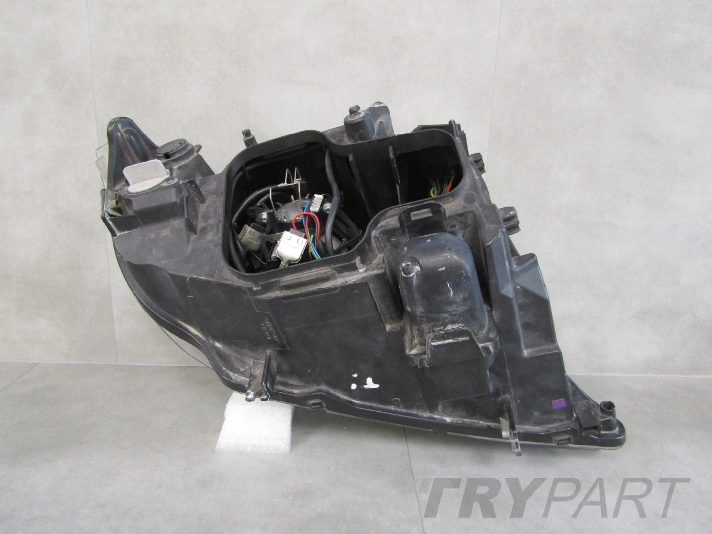 BMW 3 Series E90 E91 Xenon Headlight Non-Swivel 04-08 LH