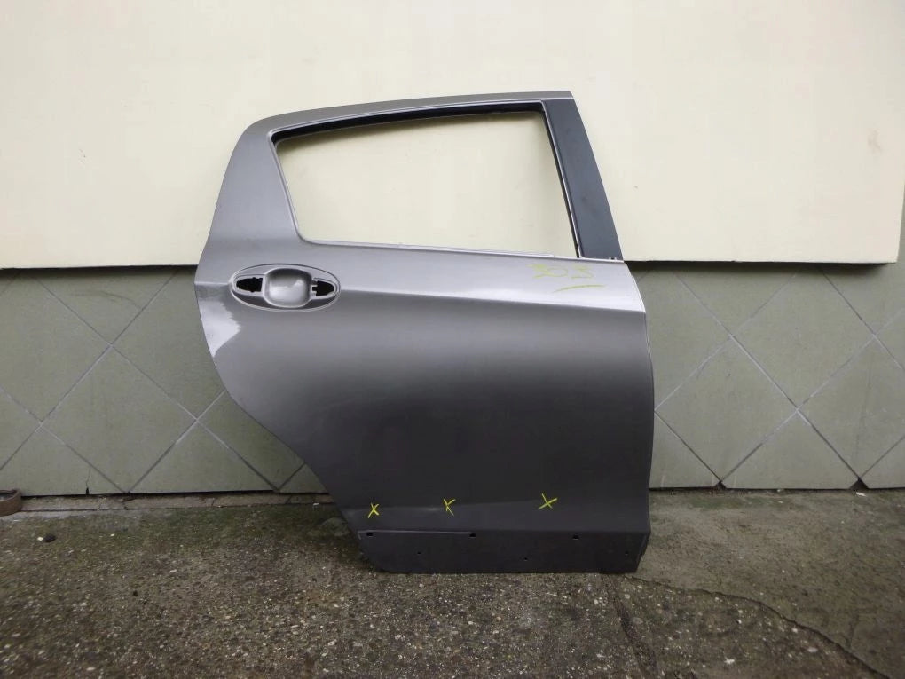TOYOTA YARIS III LIFT 4 IV 17- Rear Right Door
