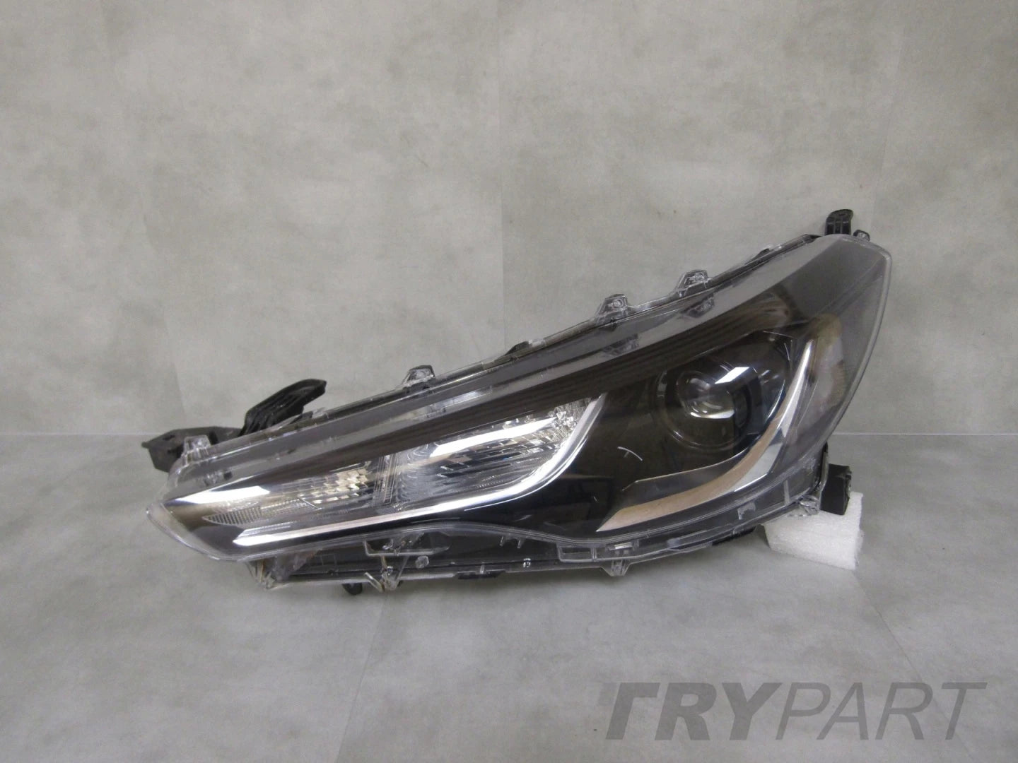 HEADLIGHT TOYOTA COROLLA CROSS LED 20- LH