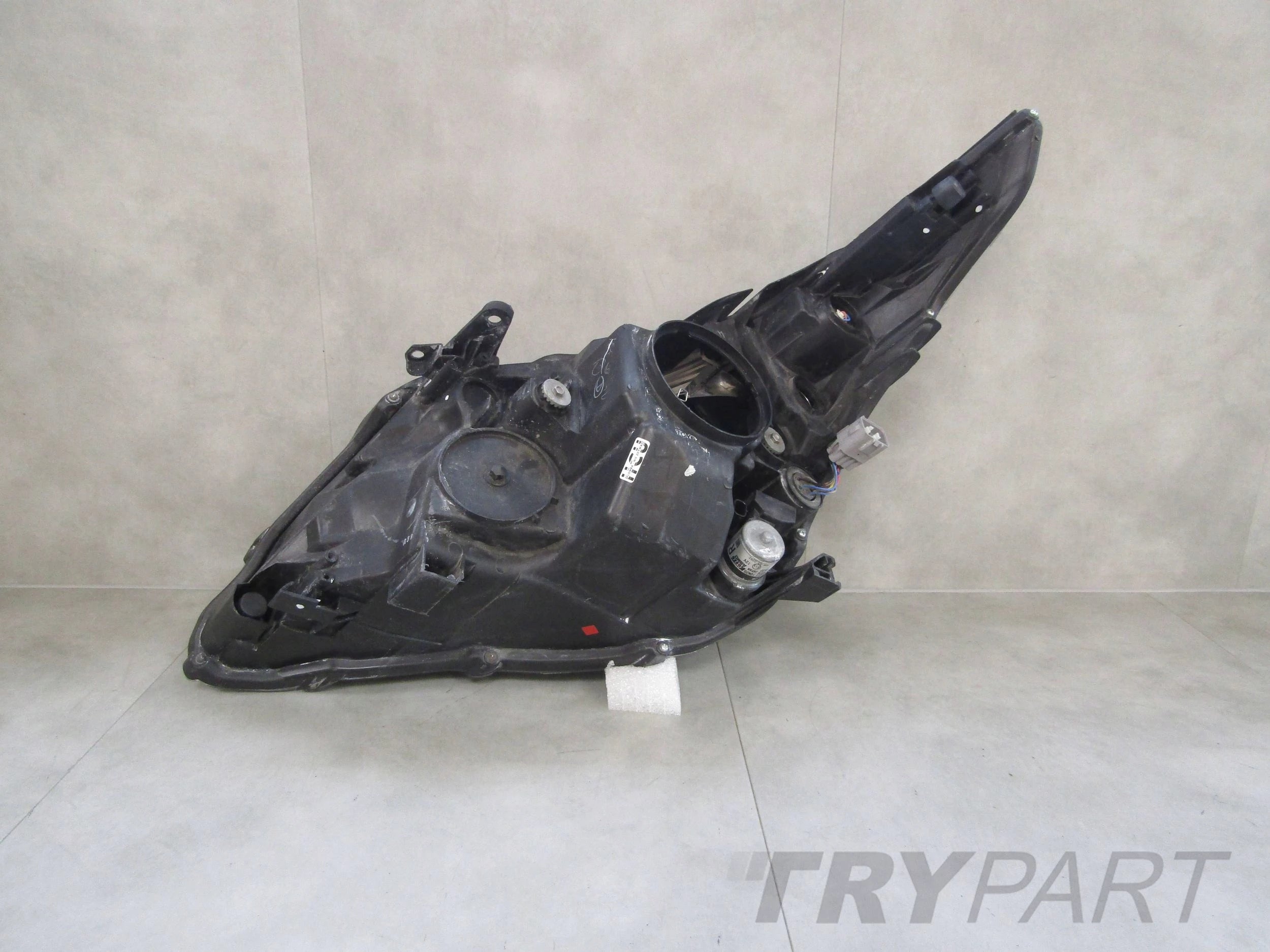 HEADLIGHT TOYOTA AVENSIS T27 LIFT 11-15 XENON SWIVEL RH 10000-17687