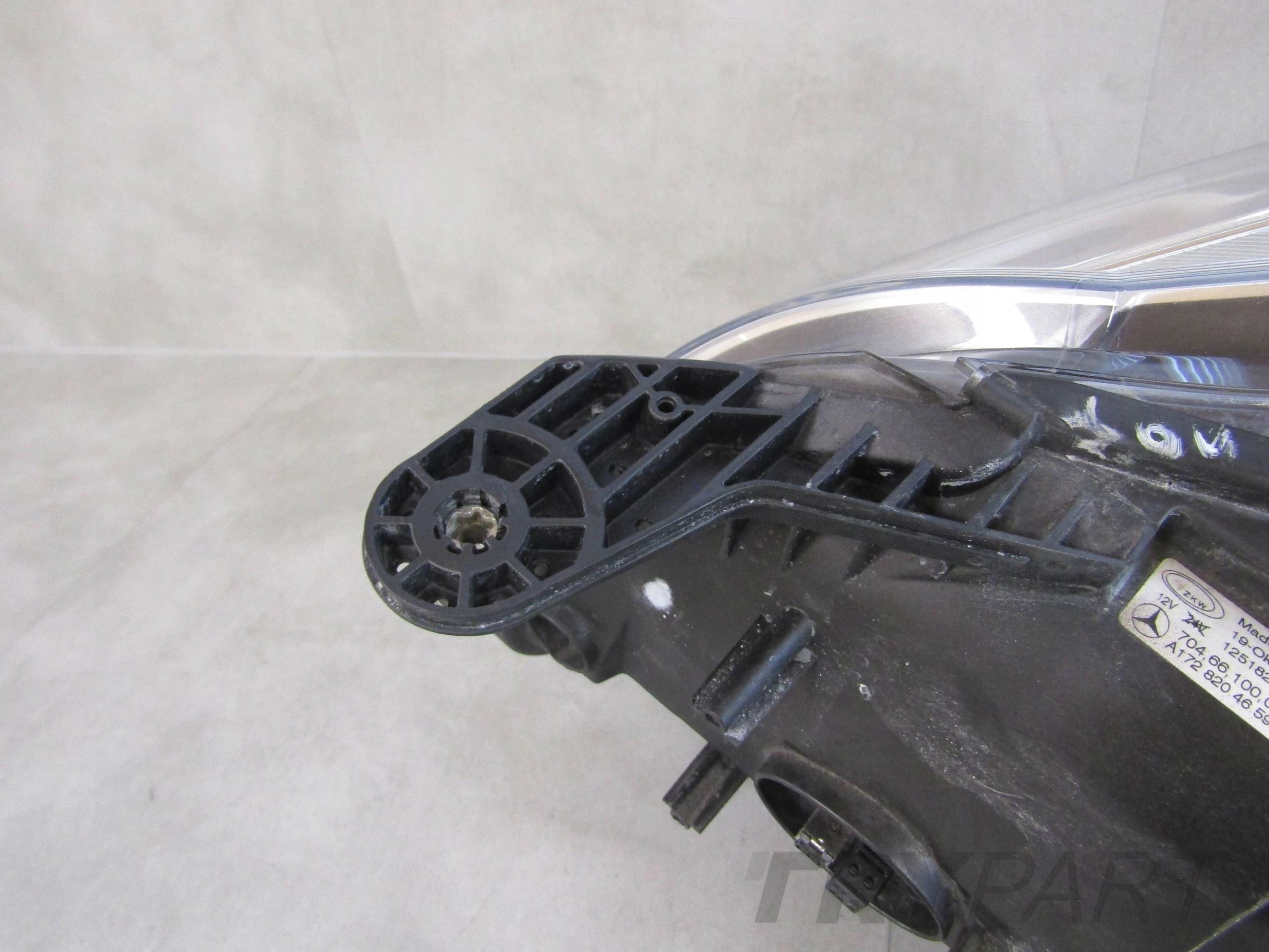Headlight Mercedes SLK W172 XENON BI-XENON ILS CORNERING 11-15 RH RIGHT A172