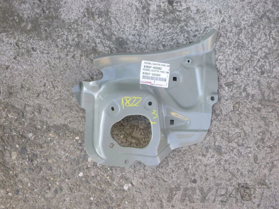 TOYOTA AVENSIS T27 SEDAN 08- REAR BUMPER EYELET